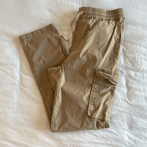 Rails
Men’s Emerson Pant
Cargo pockets 
Khaki